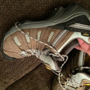 Keen steel toe shoes